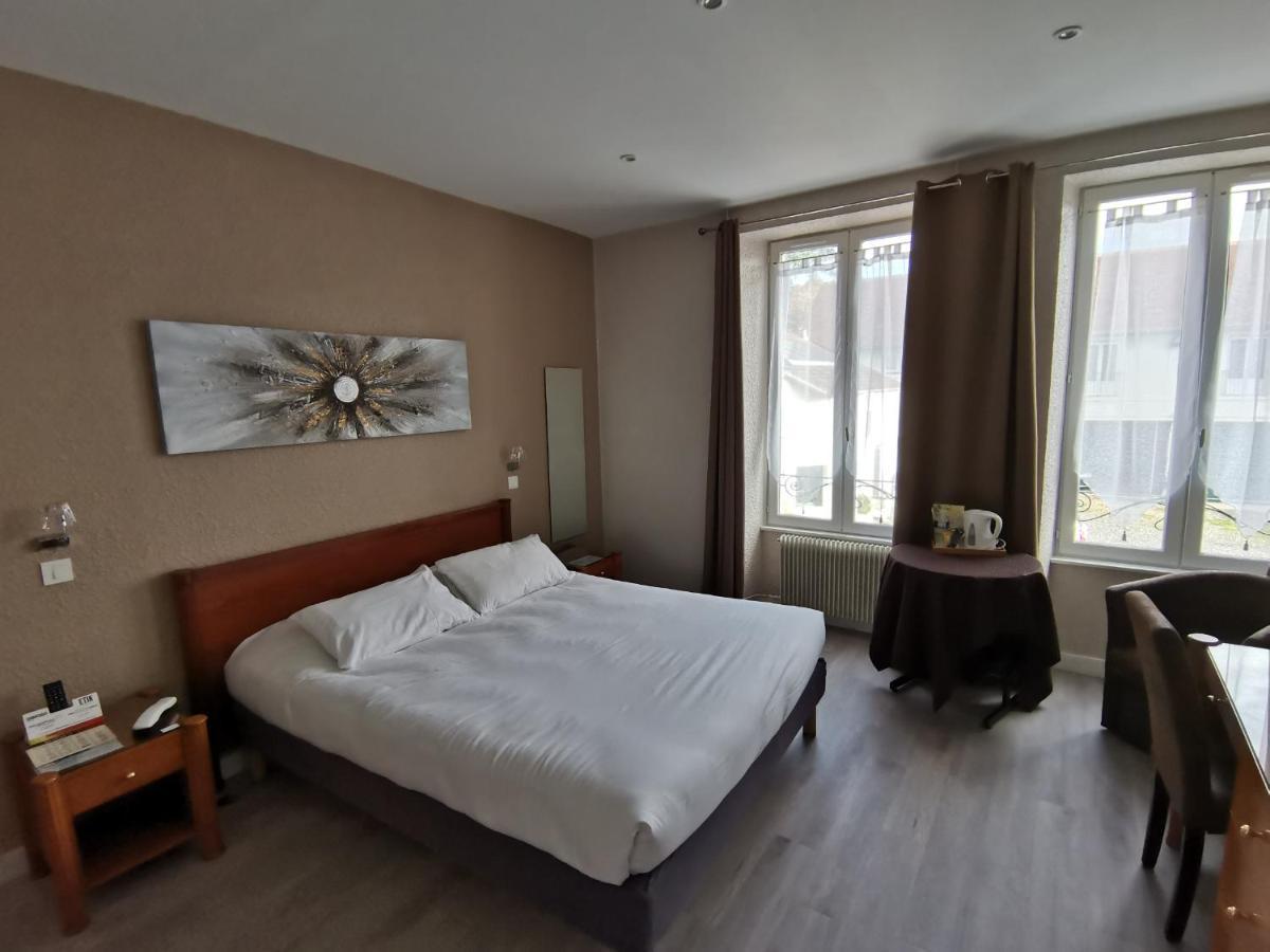 Logis Hotel Le Cerf Бриар Екстериор снимка