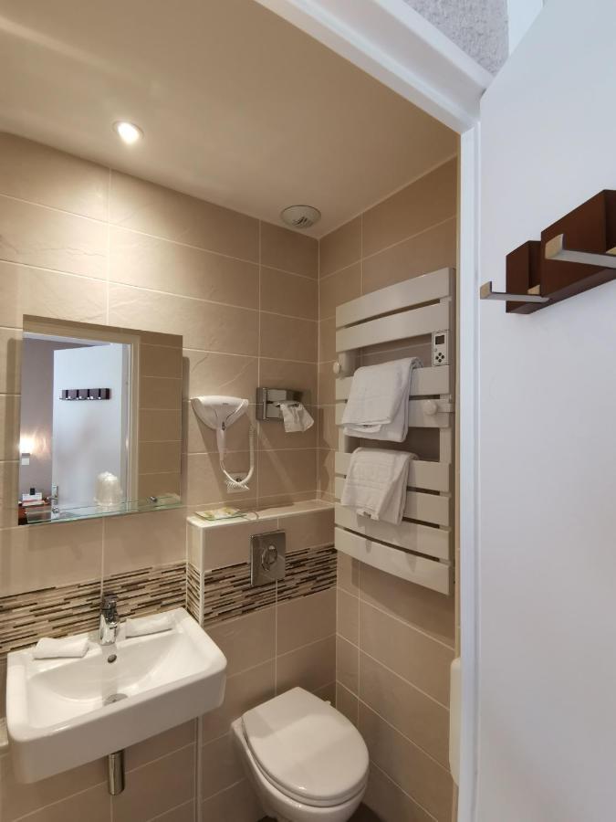 Logis Hotel Le Cerf Бриар Екстериор снимка