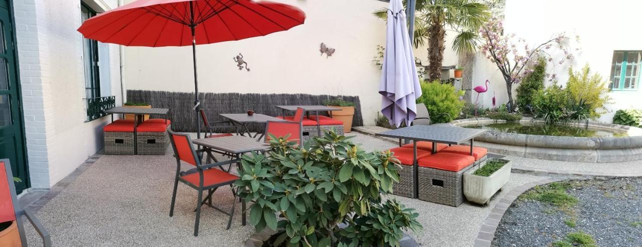Logis Hotel Le Cerf Бриар Екстериор снимка