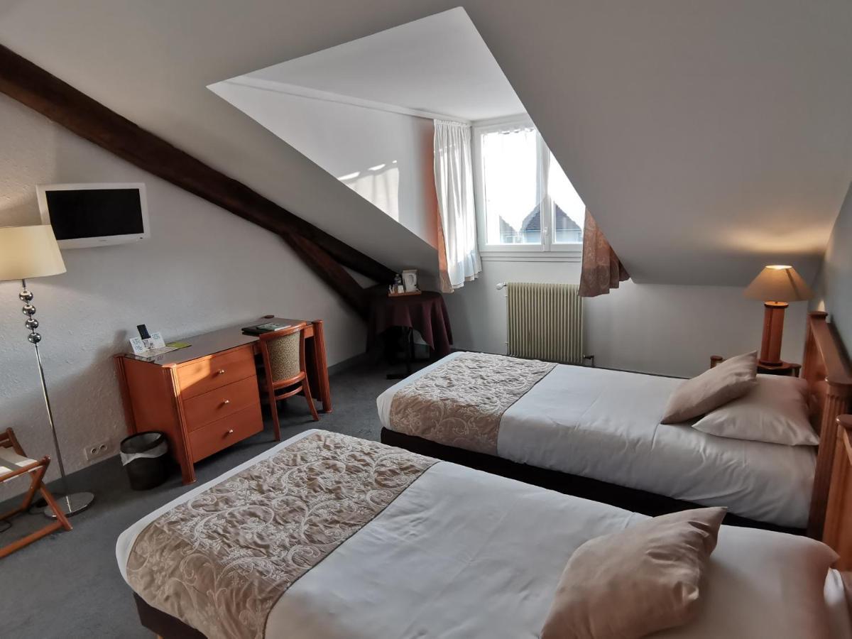 Logis Hotel Le Cerf Бриар Екстериор снимка