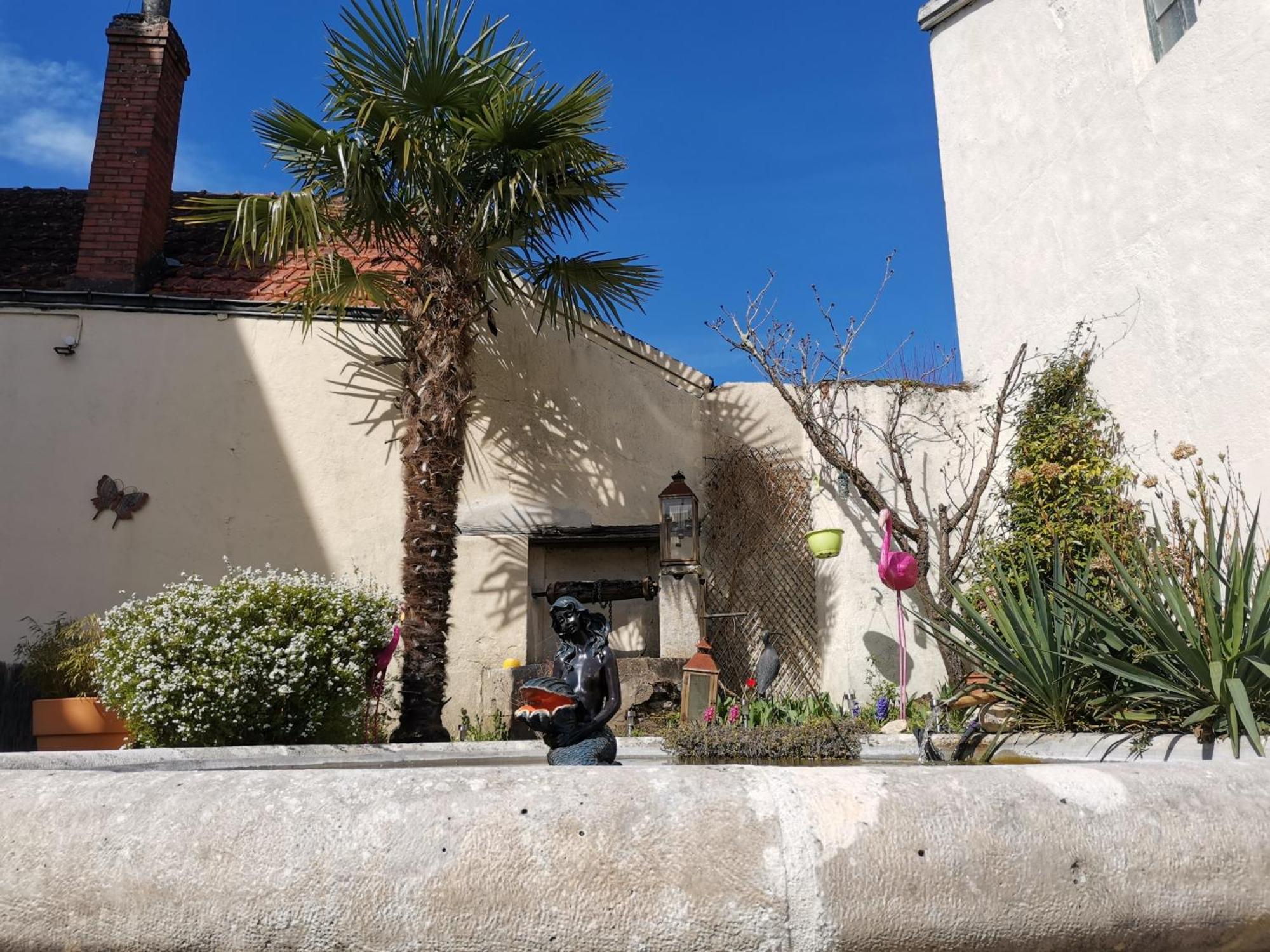 Logis Hotel Le Cerf Бриар Екстериор снимка
