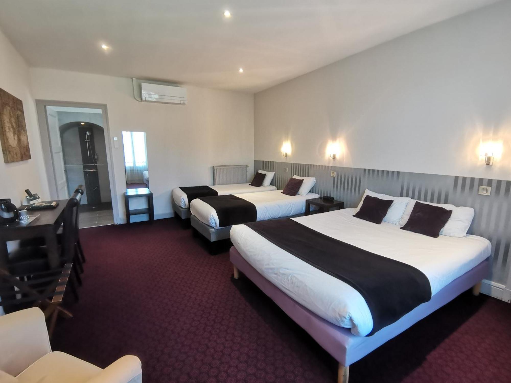 Logis Hotel Le Cerf Бриар Екстериор снимка