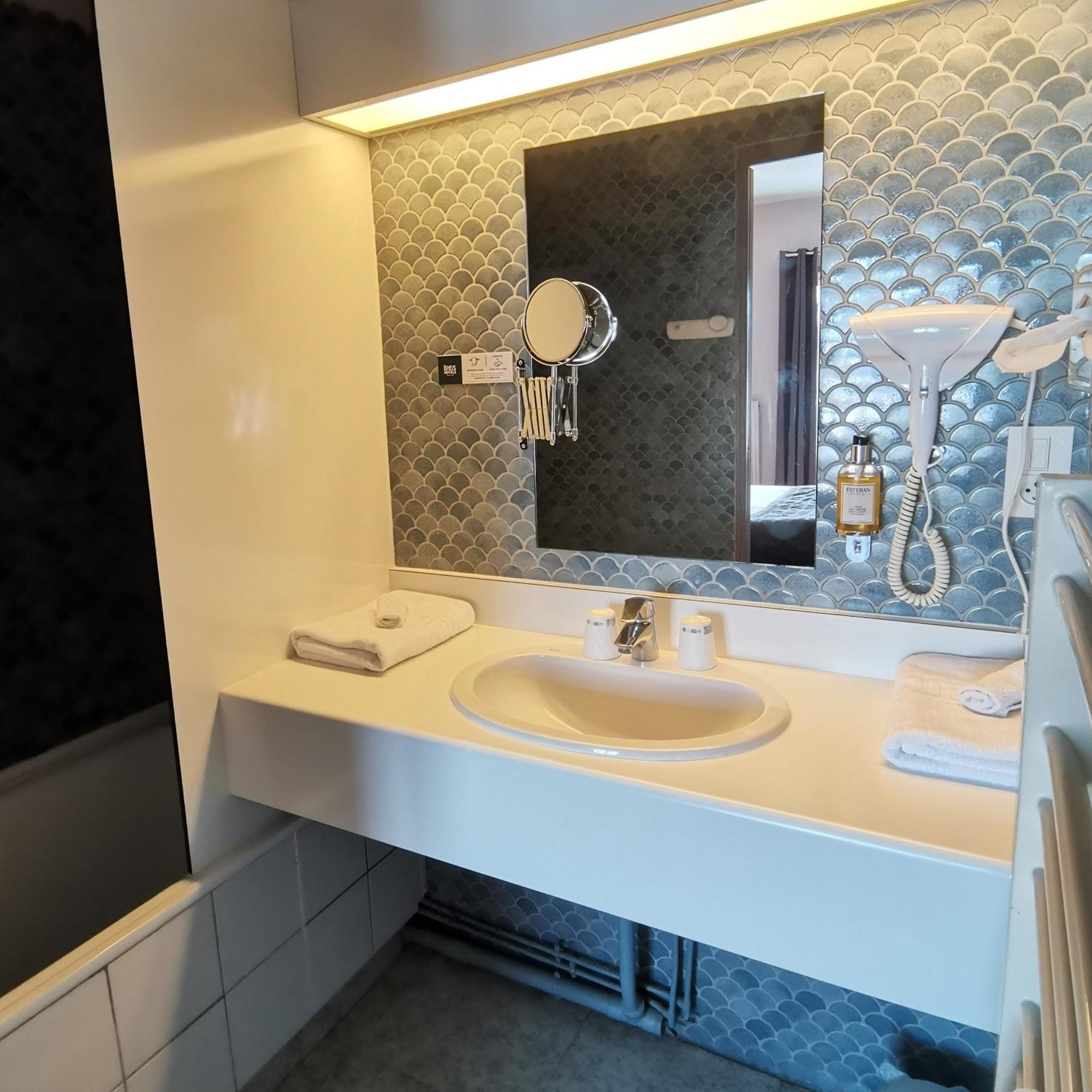 Logis Hotel Le Cerf Бриар Екстериор снимка
