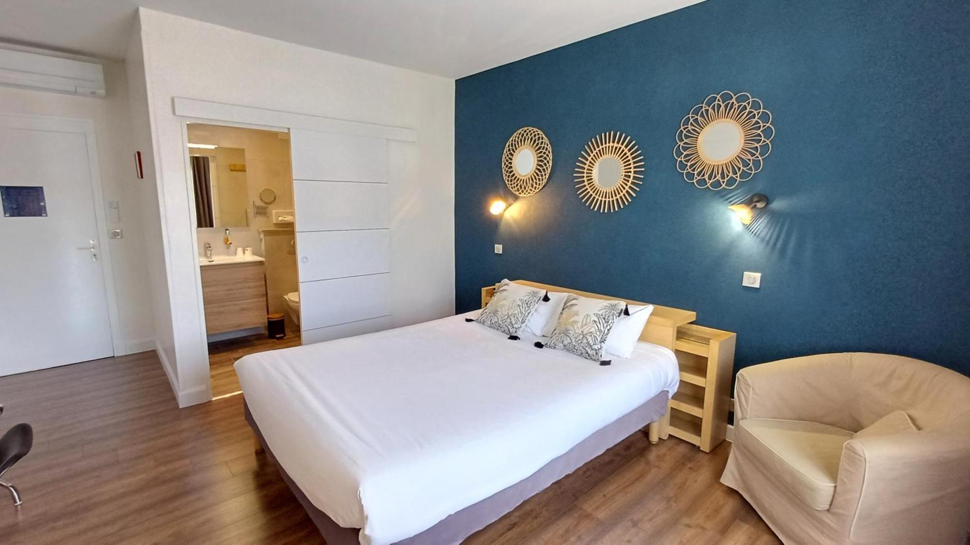 Logis Hotel Le Cerf Бриар Екстериор снимка