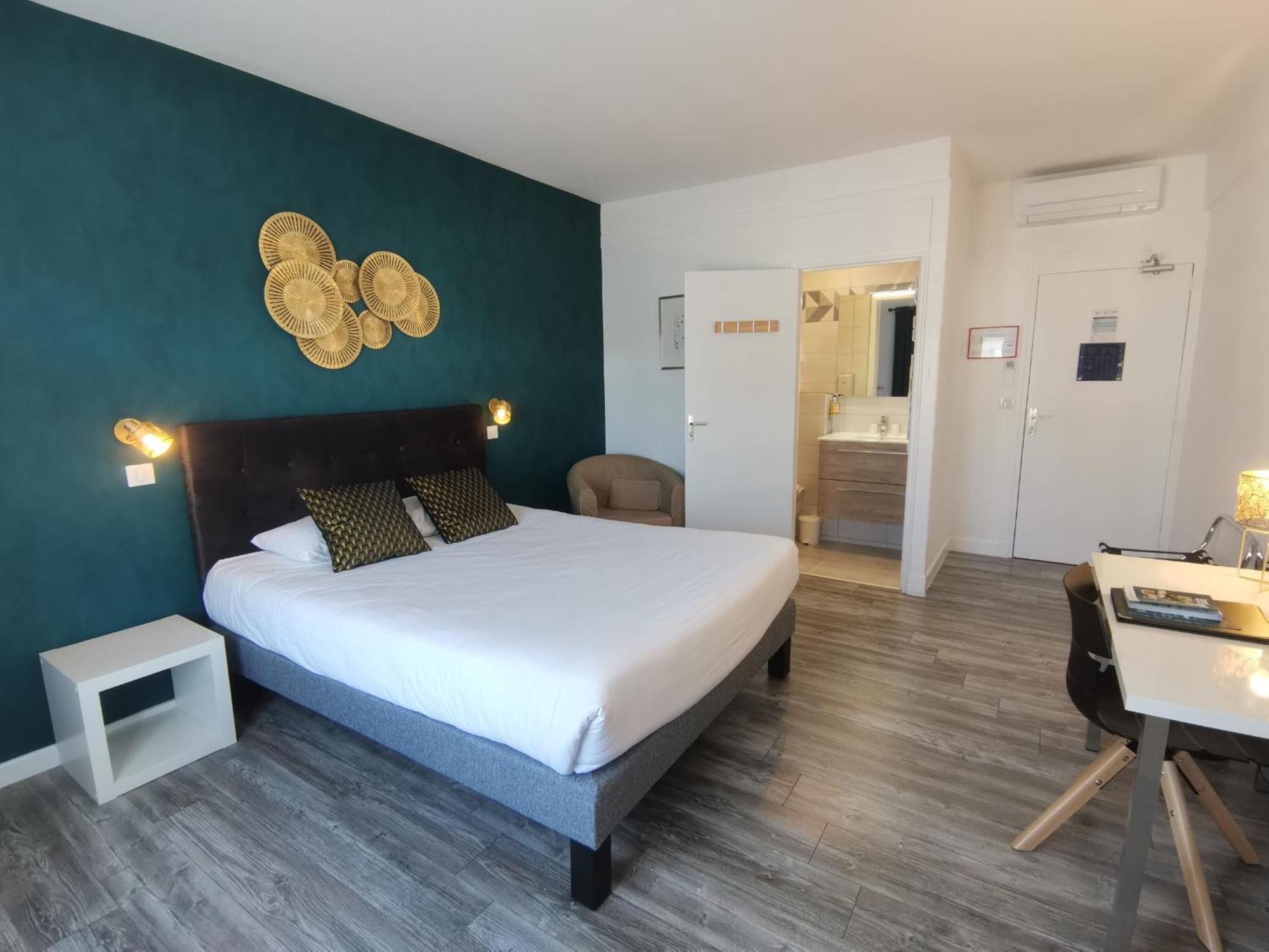Logis Hotel Le Cerf Бриар Екстериор снимка