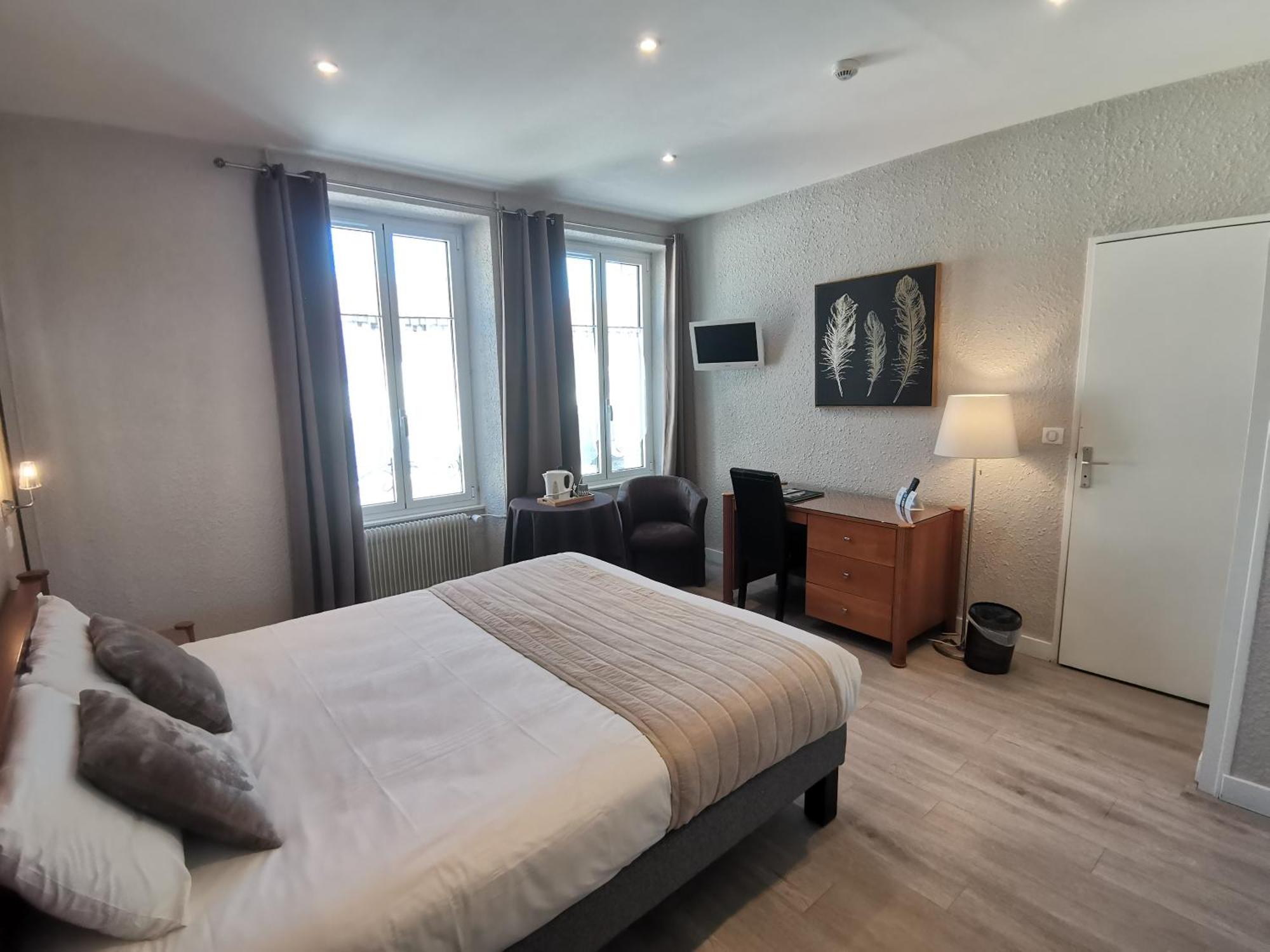 Logis Hotel Le Cerf Бриар Екстериор снимка