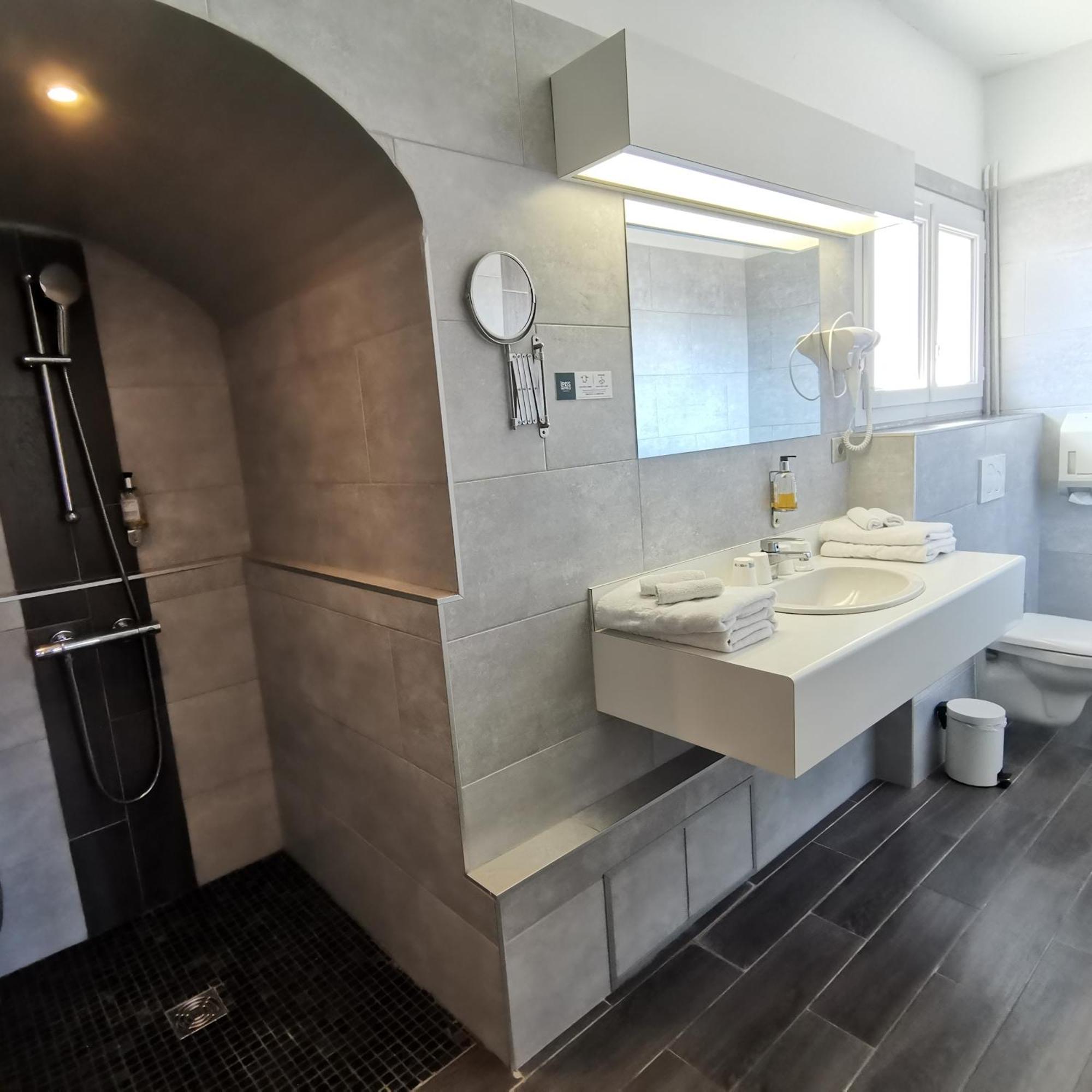 Logis Hotel Le Cerf Бриар Екстериор снимка