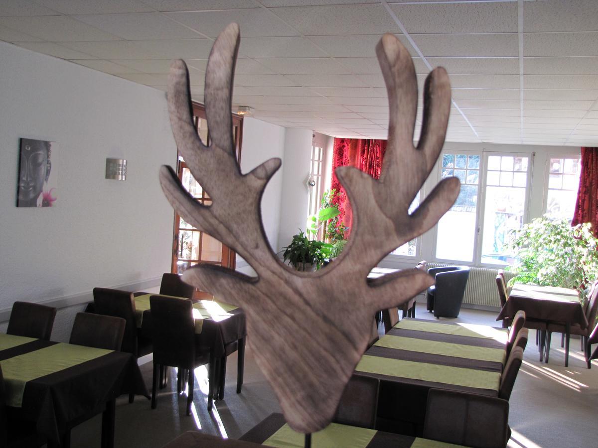 Logis Hotel Le Cerf Бриар Екстериор снимка