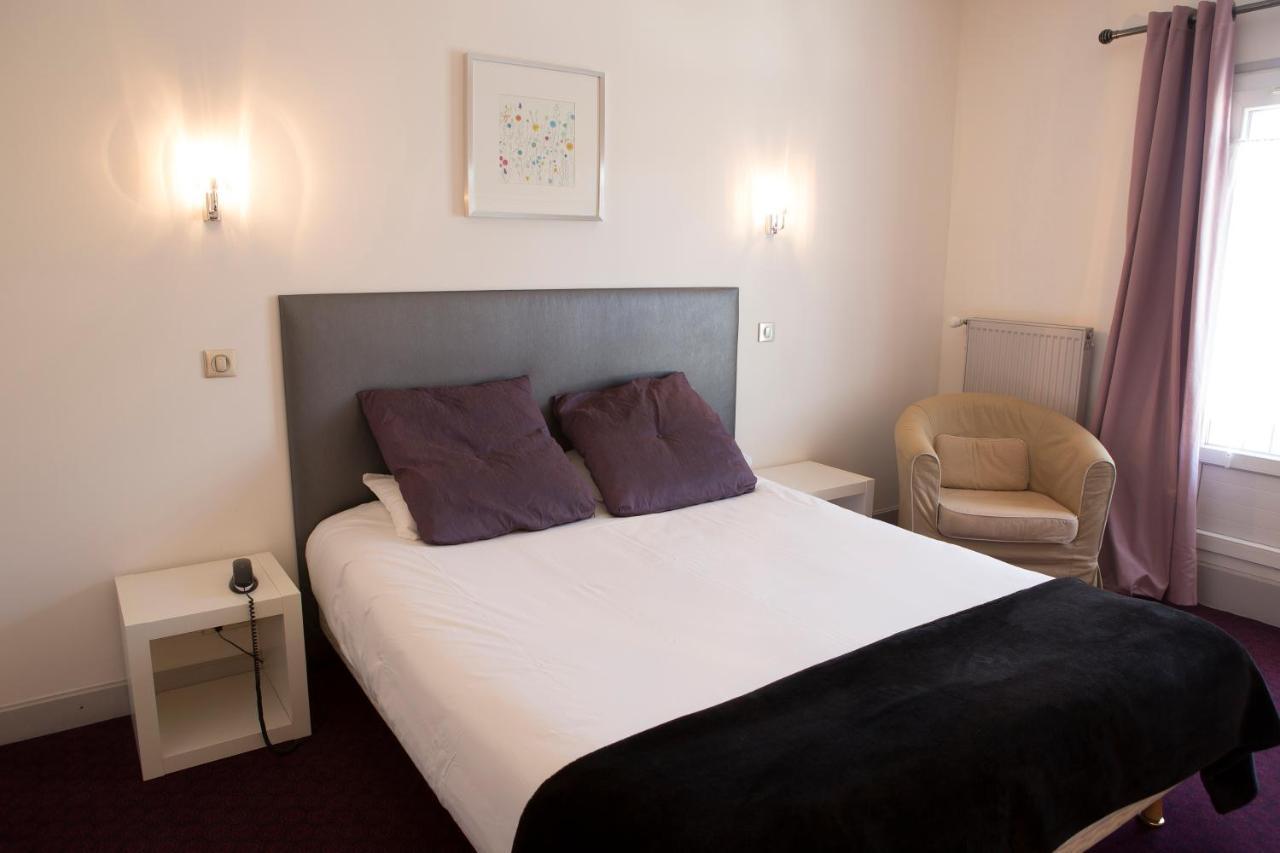 Logis Hotel Le Cerf Бриар Екстериор снимка